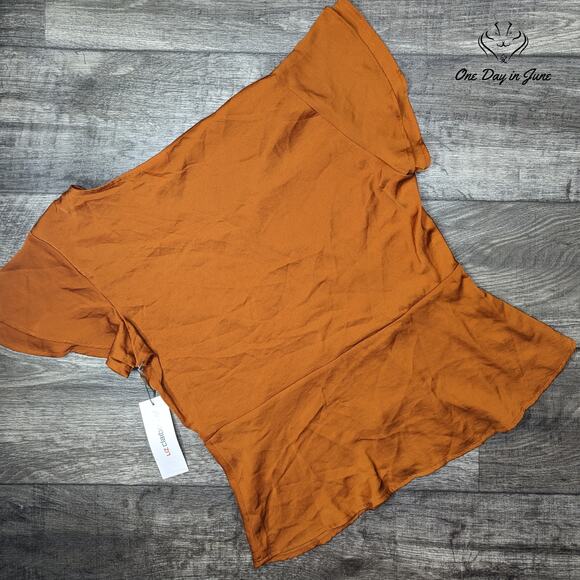 Liz Claiborne Short Sleeve Button Down Auburn Top Size M - Picture 3 of 3